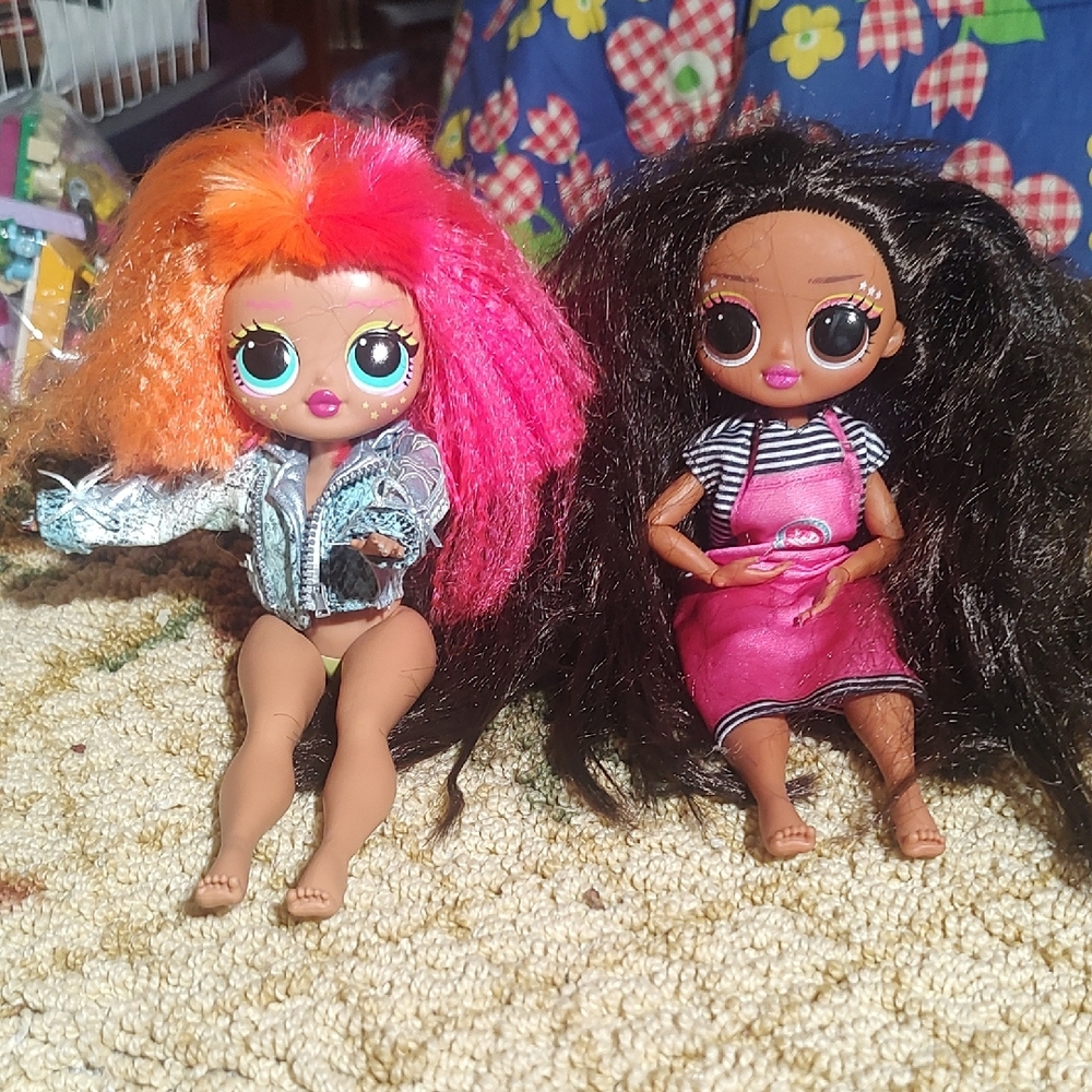 2 LOL Surprise OMG Dolls